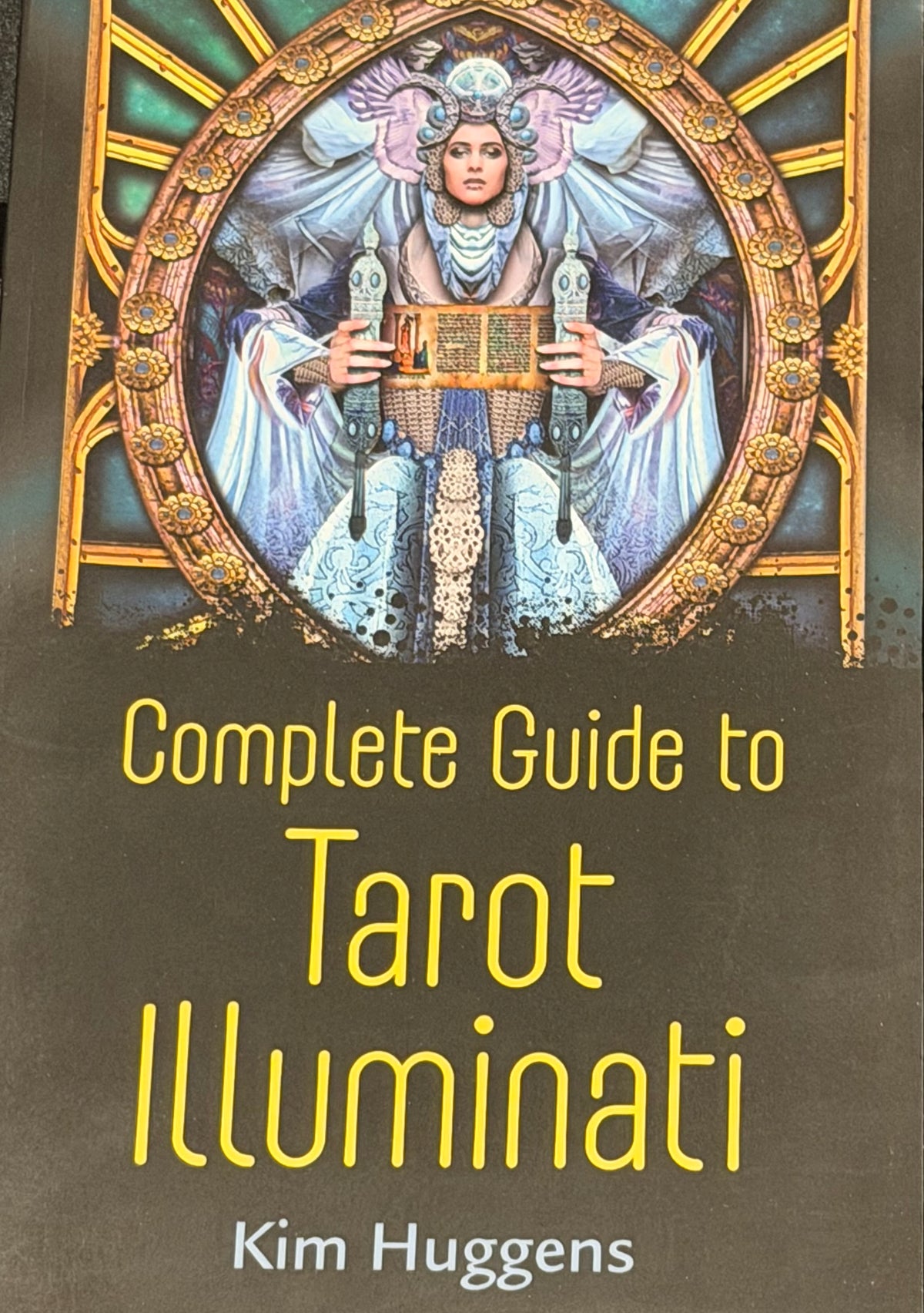 Complete Guide to Tarot
Illuminati
Kim Huggens